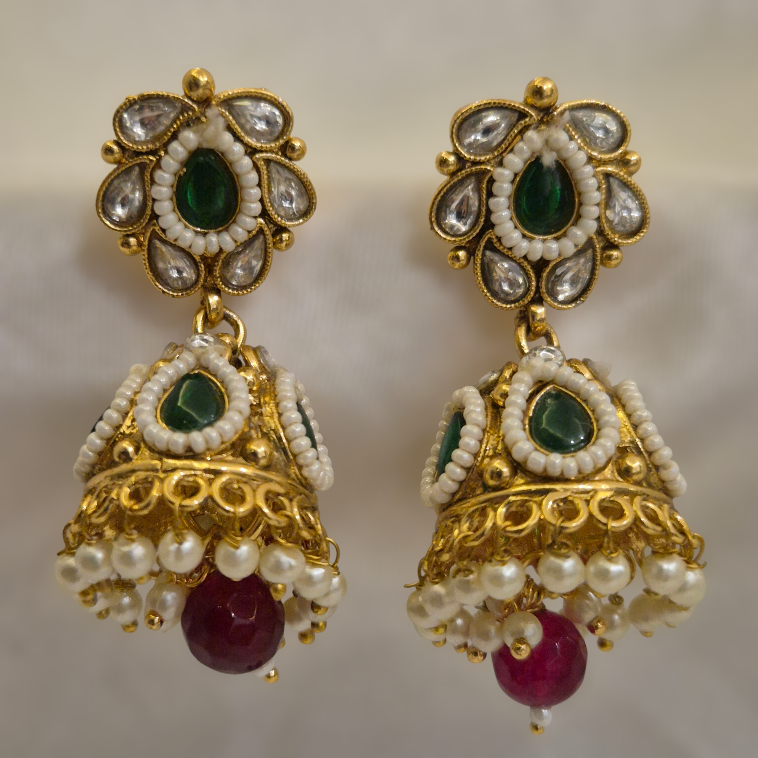 Hiraola's Product Image